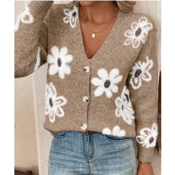 Cozy Floral Print Fuzzy Button Down Oversized Cardigan - Picture 10 of 11